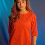 Tina Datta Instagram - Lamhey thehar gaye, Waqt begaana hua… Unki khidmaat mein hawao ne rukh mod liya, Dekh ke unhe ruksaar, yeh man suhana hua!! . . . #EklaChaloRe #WarriorPrincess #TinaKaStyle #feelkaroreelkaro #feelitreelit #reels #reelsinstagram #fashion #style #lookbook #stylefile #explorepage #tinadatta