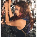 Tina Datta Instagram - . Baarish hai baahar, Par aaj party karne ka mood hai Yaar! Kya karu pata nahi; Ho hi jaati hu Tayaar!! ☺️😉😎 . . . #EklaChaloRe #WarriorPrincess #TinaKaStyle #fashion #style #lookbook #stylefile #weekend #partymood #monsoon #tinadatta