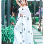 Tina Datta Instagram – Ek toh saree aur woh bhi meri favourite white
Aur kya chaiye right?
 
Ho gayi aaj ki shayari ab enjoy your Wednesday right!!
.
.
.
#EklaChaloRe #WarriorPrincess #TinaKaStyle #fashion #style #sareelove #sareefashion #saree #goodvibes #fyp #tinadatta