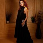 Tina Datta Instagram - Black ki kahani Aisi White ke bina adhuri And that’s all the poetry I can write. But I hope you can hit like at this pretty sight! . . . #EklaChaloRe #WarriorPrincess #TinaKaStyle #lookbook #stylefile #fashion #style #stylish #ootd #ootdfashion #tinadatta
