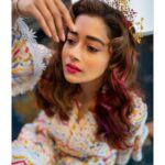 Tina Datta Instagram - Women of choice, words and efforts!! She makes her own crown and wears dignity on. Coz she’s the most beautiful representation of divinity. And She is You!! . . . #EklaChaloRe #WarriorPrincess #TinaKaStyle #fashion #style #fashiongram #lookbook #stylefile #crown #tinadatta