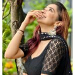 Tina Datta Instagram - Aa gaya hai Surili ki life mein bohat bada toofan; aur inn saari musibaton ke beech ek pyaari si khoosh khabar. Par kya kar paayegi Surili inn khatron ka saamna? Dekhna hoga bohat dilchasp. Toh dekhte rahiye #HumRaheNaRaheHum, Monday-Friday raat 9:00 baje @sonytvofficial par. . . . . @swastikproductions @rahultewary @sktorigins @g3gill #SomvaarWithSurili #EklaChaloRe #WarriorPrincess #sonyentertainmenttelevision #gratitude #instagood #surili #instadaily #tinadatta