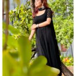 Tina Datta Instagram - Aa gaya hai Surili ki life mein bohat bada toofan; aur inn saari musibaton ke beech ek pyaari si khoosh khabar. Par kya kar paayegi Surili inn khatron ka saamna? Dekhna hoga bohat dilchasp. Toh dekhte rahiye #HumRaheNaRaheHum, Monday-Friday raat 9:00 baje @sonytvofficial par. . . . . @swastikproductions @rahultewary @sktorigins @g3gill #SomvaarWithSurili #EklaChaloRe #WarriorPrincess #sonyentertainmenttelevision #gratitude #instagood #surili #instadaily #tinadatta