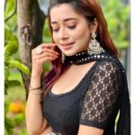 Tina Datta Instagram - Aa gaya hai Surili ki life mein bohat bada toofan; aur inn saari musibaton ke beech ek pyaari si khoosh khabar. Par kya kar paayegi Surili inn khatron ka saamna? Dekhna hoga bohat dilchasp. Toh dekhte rahiye #HumRaheNaRaheHum, Monday-Friday raat 9:00 baje @sonytvofficial par. . . . . @swastikproductions @rahultewary @sktorigins @g3gill #SomvaarWithSurili #EklaChaloRe #WarriorPrincess #sonyentertainmenttelevision #gratitude #instagood #surili #instadaily #tinadatta
