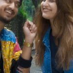 Vaidehi Parashurami Instagram - विकेंड स्पेशल करण्यासाठी ऐका, जग्गू आणि ज्युलिएट चं टसलवालं पेशल सॉंग 'तू बी आन मी बी'.. #JagguAniJuliet #TuBeAnaMeBe @ajayatulofficial @guruthakurofficial @armaanmalik @shalmiaow #love #lovesongs #marathisongs #armaanmalik #ipl #song #music #love #singer #songs #musician #instagram #EverestEntertainment #EverestMarathi @sanjaychhabriaofficial