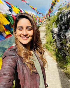 Vaidehi Parashurami Instagram - Just coz I miss my long hair…! 

#traveldiaries #wanderlust 
#takemeback #uttarakhand 
#missmylonghair #missthosedays 
#fridaymood
