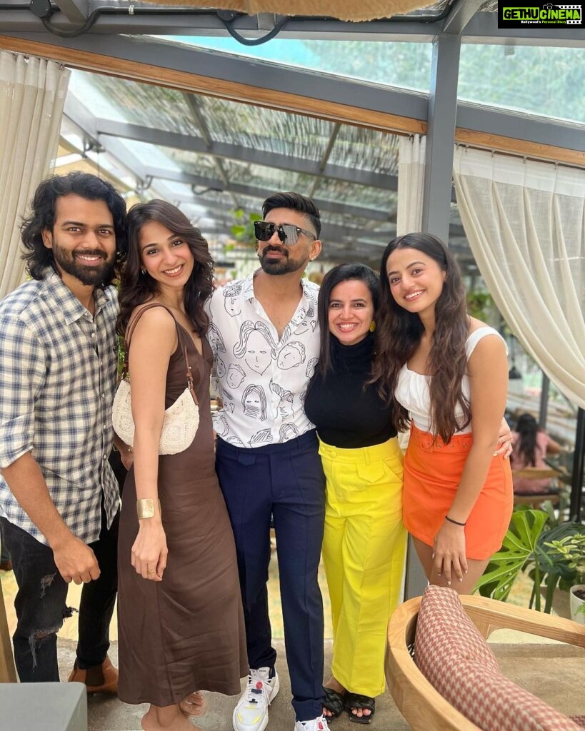 Vidhi Pandya Instagram - Hello, 26. 🍯🍩 - 04.06.2023 #birthdaybrunch #beuniquelyyou #love