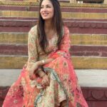 Vidisha Instagram - Let me show you a glimpse of a place where you’ll always manage to find serenity in the middle of chaos. ‘The ghats of Ganges ’ in the oldest living city, my city ‘Varanasi’ (Benaras). . . #ganges #auspicious #varanasigirl #vidisha #ghatsofvaranasi #ghats #travel #serene #vidishasrivastava Varanasi, Uttar Pradesh, India