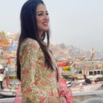 Vidisha Instagram - Let me show you a glimpse of a place where you’ll always manage to find serenity in the middle of chaos. ‘The ghats of Ganges ’ in the oldest living city, my city ‘Varanasi’ (Benaras). . . #ganges #auspicious #varanasigirl #vidisha #ghatsofvaranasi #ghats #travel #serene #vidishasrivastava Varanasi, Uttar Pradesh, India