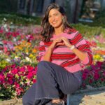 Aahana Kumra Instagram - Pink Wednesday 💕🌸🎀👙🦩👛 Also major missing Doon and the flowers everywhere! 💕🌞 #pinkwednesday . . . . #pink #wednesday #pinkpinkpink #wednesdaywisdom #wednesdays #wednesdaymotivation #dehradun #doon #doonstories Cafe De Piccolo