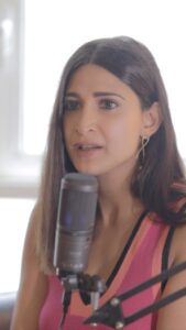 Aahana Kumra Instagram - #PAADcast - kya kisi ki umeed jaga ker chorh deyna chahiyay ? @aahanakumra thinks otherwise 

Written by @alisufianwasif & @apoorvamishra_ 

#paadcast #podcast #parody #spoof #indianreels #indianreel #pakistanireels #funny #funnyreels