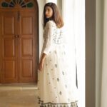 Aahana Kumra Instagram - Without stones there is not arch 👸 Happiest birthday gazloo 🌸 Outfit : @gazalmishraofficial Styling : @abhimanyusinghtomarr Make up : @omsenmakeup Photos : @yashjangidphotography Location : @vanaam_ami_jaipur . . . . #happybirthday #portrait #portriatphotography #photoshoot #photographer #window #aahanakumra #pink #pinkcity #jaipurdiaries #jaipur Jaipur - The pink city