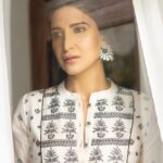 Aahana Kumra Instagram - Lookin' through the windows The window to your heart Oh baby, yeah I can see it's cloudy The rain's about to start Happiest birthday gazloo 🌸 Outfit : @gazalmishraofficial Styling : @abhimanyusinghtomarr Make up : @omsenmakeup Photos : @yashjangidphotography Location : @vanaam_ami_jaipur . . . . #happybirthday #portrait #portriatphotography #photoshoot #photographer #window #aahanakumra #pink #pinkcity #jaipurdiaries #jaipur Jaipur - The pink city