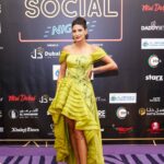 Aahana Kumra Instagram - Only in the darkness you can see the stars 🌟🌟 Thank you for the honour @filmfareme @rizwan.sajan @danubeproperties @aljanahi @aakankshanaval_aksn Photos by : @yasirstudios1986 #filmfaresocialnight #filmfareme . . . . #awardsnight #redcarpet #socialnight #socialmedia #influencer #actorlife #aahanakumra #danubeproperties #dubai #uae Palazzo Versace Dubai
