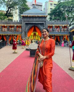 Aahana Kumra Instagram - Mandali aabhaari aahe🌺🙏🫶☀️🌿
Lalbaugcha Ganpati darshan 🌺🙏☀️
#ganpatibappamorya 
.
.
.
.
#ganpati #ganpatibappa #ganpatifestival #ganeshchaturthi #ganesha #ganesh #lalbaughcharaja #lalbaug #aahanakumra
