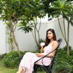 Aahana Kumra Instagram - || Sukoon || 🌸🌸 Imma be a home bird 🦢 🦚 Sipping on piping hot ☕️ 🫖 In my green verandah! 🌿🌿 Outfit : @jovifashion Styling and concept : @abhimanyusinghtomarr Photography : @yashjangidphotography Make up : @omsenmakeup Location : @vanaam_ami_jaipur #saturdate 🌸💕 . . . . #saturday #saturdaynight #saturdayvibes #saturdaymood #saturdaze #aahanakumra Jaipur - The pink city