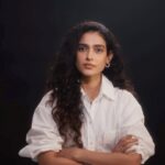 Aakanksha Singh Instagram - Hey Fan-mily ❤️ Elated to share this Golden Opportunity for all Aspiring Makeup Artists, Hair Stylists & Fashion Stylists to learn & train from the Best and be a part of Indian Film & Tv fraternity. Only at “ IMUSE Academy “ - India’s 1st Truly International Makeup, Hair & Fashion Styling Academy, Now in MUMBAI! 💥 ENROL NOW & I shall see you soon there 🤗💐 Choose Your Freedom, Choose Your Self! @imuseacademy @nehaadhvikmahajan A Film by @adhvik_official #freedomofchoice #creatingglobalartists #imuseacademy #makeup #hair #fashionstyling