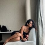 Aakanksha Singh Instagram - Monsoon moods 🖤 . . Captured by @makeup.artist.anusha #monsoon #moods #aakankshasingh