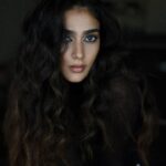 Aakanksha Singh Instagram - Hey you 👀 📸 @pranav.foto 🪄 @aishwarya128 💄💆🏻‍♀️ @makeup.artist.anusha #aakankshasingh