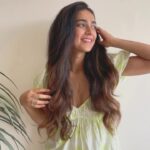 Aakanksha Singh Instagram - #AD I am in love with Garnier’s Virtual Try-On Tool and its my go to for hair color shade selection. Virtually try various shades and find the perfect hair color shade for yourself, that too at a click of a button. With a user-friendly interface, Garnier Virtual Try-On Tool offers a seamless experience to everyone with different hair types and textures. Make sure you do it in a well-lit room and if using a picture use a clean, filter free picture with balanced lighting! ✅Head to Garnier’s website ✅Hair color section ✅Select the Virtual Try-On Tool ✅Choose to either upload a picture or do a live try on ✅Select the preferred option and find your perfect shade! #VirtualTryonwithGarnier! @garnierindia