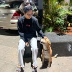 Aakanksha Singh Instagram - From jogging together in 2021 to strolling and chilling together yesterday.. we have come a long way HASMUKH 🤓❤️ Love doesn’t need language.. LOVE is the language 🥰 #adoptdontshop #theyarelove #dogsofinstagram