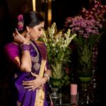 Aarthi Instagram - Dress how you want to be addressed. In this case ‘A Tamil Ponnu‘. 💜 💜 💜 💜 Sari @pothysboutique Blouse @turquoisedesignstudio Jewels @vummidibangaru Flower @efflorescence_bridal_flowers Photo @kiransaphotography Event @thetailoredtale #traditionalday #tamilponnu #kanjeevarampattu #jimikkikammal #mallipoolove #sarilove #sarisofinstagram #purplelove #instafashion #indianwear #playingdressup #pujaidays #poojalook