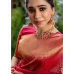 Aarthi Instagram - I don’t do petty. I do pretty 💕 . . . . . . . . . #weddingseason #glamitup #blingiton #bigfatindianwedding #familytime #glamtribe #takesavillage #throwback 💎 @vjjewelleryvision 💄 @leiyamua 💆🏻‍♀️ @dolma.tamang 📸 @kiransaphotography 🧍🏻‍♀️ @nasima28
