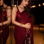 Aarthi Instagram - Too glam to give a damn… ♥️✨ . . . . . . . . #weddingseason #glamitup #blingiton #bigfatindianwedding #dreamteam🥻 @sabyasachiofficial 💎 @amrapalijewels 💄 @beautybeginsbyleimi @dolma.tamang 📸 @kiransaphotography assisted by @nasima28
