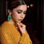 Aarthi Instagram - It don’t mean a thing if it ain’t got that bling! 💛💚 . . . . . . . . . . . . #weddingseason #glamitup #blingiton #bigfatindianwedding #familytime #sanshinesonovi #mytribe Tap for deets ✨