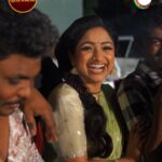Aashika Padukone Instagram - 1000 Episodes celebrations ను గ్రాండ్‌గా చేసుకుంది త్రినయని టీమ్. డ్యాన్సులు, కేక్ కటింగులతో సందడి చేశారు. మీకోసం ఆ వీడియో.. 😍🥹 Miss అవ్వకుండా చూడండి #Trinayani #ZEE5 లో ఎప్పుడైనా, ఎక్కడైనా! @ashikapadukone_official @im_chandugowda @jayaram.pavithra @vishnupriyaaofficial @chandrakanth_artist @anilchowdary._ @vijaya_viji_official #TrinayaniOnZEE5 #zee5telugu #NayaniVishal #Nayani #Vishal #Trinayani1000Episodes #Trinayani1000 #Trinayani1K