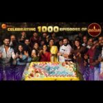 Aashika Padukone Instagram - మీ ప్రేమాభిమానాలతో నిరంతరంగా ఆదరిస్తు 1000 ఎపిసోడ్ పూర్తి చేసుకున్న త్రినయని టీమ్ సంబరాలు చూడండి😍😍 Congratulations to #Trinayani Team🎉🎊 Completing 1000 Episodes🌟 #1000EpisodesOfTrinayani #ZeeTelugu #Celebrating1000EpisodesofTrinayani @im_chandugowda @ashikapadukone_official @bhavanareddyartist @vishnupriyaaofficial @anilchowdary._ @jayaram.pavithra