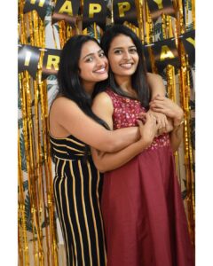 Aashika Padukone Instagram - Happiest Birthday ashiiiluuuuu 😘❤️| know u miss me I miss you tooo 🤗I know ur bday is incomplete without my Wish! Frm shooting everyday to then meeting once a week to then meeting once a month to then meeting once in 4 months to Not meeting at all!!!.... The love nd care is still the same! I just wish and pray tht u always get everything you've ever wished for!
Happy happy birthday ❤️😘🤗