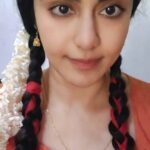Adah Sharma Instagram - #behindthescenes of #TheKeralaStory Shalini Unnikrishnans lunch time #bananaleaffood #adahsharma