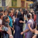 Adah Sharma Instagram - पुणेकर तुमच्या सर्वांना खूप प्रेम आणि धन्यवाद ❤️ Pics in order of posting 1.Our lovely commando girls 2.The awesome ladies who made our yummm lunch 3. @lucknow_i_chikan who sent me very pretty Kurtis !! 4. Billi who allowed me to give a free massage (contact Adah Sharma massage services…special discount for cats and crows for the month of may) 5. The famous Chidli idli 🙃😂❤️ 6. Selfies with all of you ❤️ 7. Cool cops 😎 8. Thank u for the varan ladies ! I had 5 cups 😁😁 Maharshi Karve Stree Shikshan Samstha_Official