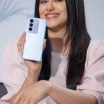 Adah Sharma Instagram - Embracing my spotlight is the way to go for me! The moments of life may change but I don’t leave a moment to be myself always. When are you embracing your spotlight? Have your magical experiences with a 120Hz 3D Curved Display, and Night Portrait with Aura Light feature in the all-new vivo V27! Buy the #TheSpotlightPhone now, head to vivo India Page #DelightEveryMoment #vivoV27