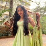 Adah Sharma Instagram - Gorilla ji has trouble choosing … help him please 🪲🦟🦗🤡 During mating the female praying mantis bites off the males head and then devours his corpse for nourishment… Wearing @anjanabohra_official 💆‍♀️ @snehal_uk 💃 @juhi.ali Makeup @adah_ki_radha #100yearsOfAdahSharma #adahsharma