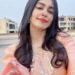Adah Sharma Instagram - Nose Pin No ?nose pin Yes? (Better be yes I’m wearing one {not this one} for a role 🤫🤐) I have some Coal puns but maybe they are too Kohl for this post hahaa 😎🤓🖤🐞🐼#100YearsOfAdahSharma #adahsharma