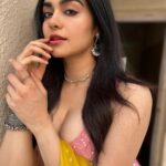 Adah Sharma Instagram - Iss look mein reel hojae? 🐘🐝🐿? 💆‍♀️ @snehal_uk 💃 @juhi.ali Wearing @anjanabohra_official @ #100YearsOfAdahSharma #adahsharma
