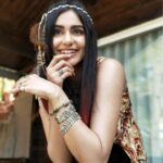 Adah Sharma Instagram - Photographic evidence of me flirting with गाय 's on set .... Also itnaaa bada smile n all I don't do unless I'm around my kinda guys 😁🤓 #100YearsOfAdahSharma #adahsharma #cow #cowgirl #calf #socutebabycalf