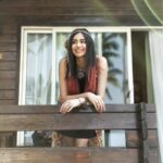 Adah Sharma Instagram - Photographic evidence of me flirting with गाय 's on set .... Also itnaaa bada smile n all I don't do unless I'm around my kinda guys 😁🤓 #100YearsOfAdahSharma #adahsharma #cow #cowgirl #calf #socutebabycalf