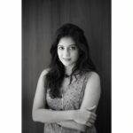 Aditi Balan Instagram - 🔥ஹையோடா… அவ பார்த்த பார்வ மெய்யோடா… அவளோட போத தன்னாலே ஏறுதே… தள்ளிப்போயி உயிராடுதே….. 🕺 . . . #கவி_piriyan புகைப்படம் கருப்பு வெள்ளை series #13 With @officialaditibalan 😍 . . . #passion #photography #black #white #series #kavipiriyannaga #instaphoto #instapoet #explorepage #actress #aditibalan #aruvi #cinema #artistsoninstagram #art #followersinstagram #likesforlike