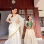 Aditi Ravi Instagram - weird but i had to 🤪 with ponnu🔥 happy onam 🙏🏻 #actually #practicing 😀#with #onamcostume #afterpayasameffect #variety #reels #reelitfeelit #anirudh #sharukhkhan #dance #bollywood #mallu