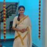Aditi Ravi Instagram - എല്ലാവർക്കും തിരുവോണാശംസകൾ🌼 #onam #goodluck #peace #smile