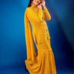 Aditi Ravi Instagram - yeh ladka hai allahh 🎶🥁 make up @jo_makeup_artist 😘 Costume @gospelofdesign Earrings @alameen_fashion_jewels Studio @maxxocreative #yellow #smile #iknowme #instagram