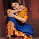 Aditi Ravi Instagram - ഉത്രാടദിനാശംസകൾ 🌼 #onam #new #myself #only #oldsoul 📸 @shafishakkeer 🫂 💁🏻‍♀️ @shantikrishna 🫂 💄 @neethu_makeupartist 🫂 🥻 @byhand.in 🫶🏻 @pradeepnairs 🫂