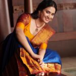 Aditi Ravi Instagram - ഉത്രാടദിനാശംസകൾ 🌼 #onam #new #myself #only #oldsoul 📸 @shafishakkeer 🫂 💁🏻‍♀️ @shantikrishna 🫂 💄 @neethu_makeupartist 🫂 🥻 @byhand.in 🫶🏻 @pradeepnairs 🫂