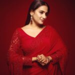 Aditi Ravi Instagram - ❤️❤️❤️ Mua @jo_makeup_artist ❤️ Costume @prakrithi_by_ramya Drapping @drapist_daira Earrings @alameen_fashion_jewels Studio @maxxocreative nail @nails_by_rakhi Assist @lumos.trouvailles Post production @brosincproductions #red #saree #instagram #indianwear