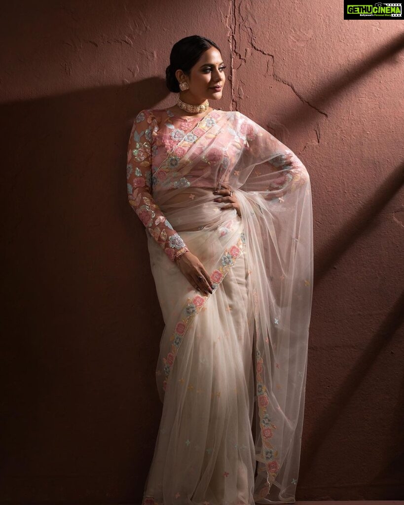 Aishwarya Dutta Instagram - 🦋🦋🦋🦋🦋 Outfit @Thorkal_couture_official Makeup @artistrybyfathi Hair @deerkaspalette Photography @crackjackphotography Jewellery @mspinkpantherjewel Studio @istills_studio #actorslife #aishwaryadutta #tamil