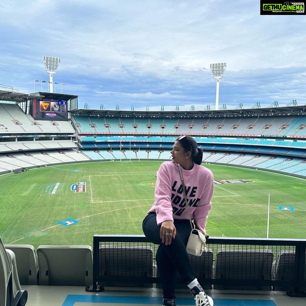 Aishwarya Rajesh Instagram - What a massive stadium #MCG #Mcg 😍 Melbourne Cricket Ground (MCG)