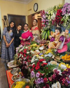 Aishwarya Sakhuja Instagram - With Vighnaharta's blessings, and lots of good food and good times spent with all my favourites, I surely had a Shubh, Sukhi and Khushi wala celebration 😍
.
.
#ganpatibappamorya #bappamorya #darshan #friends #family #festivevibes #aishwaryasakhuja

Outfit by @tara_c_tara

@lizaa_malik 
@gautidihatti 
@aashawarriar 
@geeta_nirupam